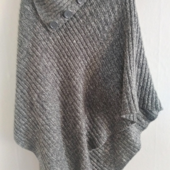 Gray shawl - Picture 3 of 7